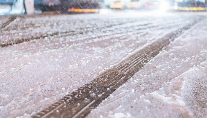 降雪影响四川G318线折多山路段交通管制 放行时间视天气通行情况而定