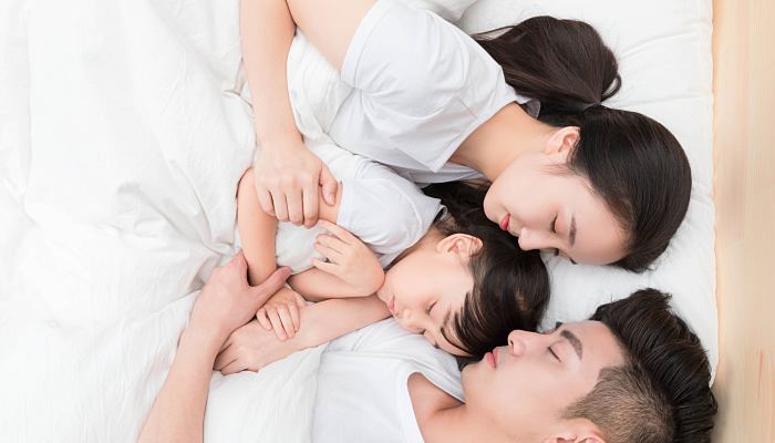 研究称与伴侣共眠好过独睡  睡得更快睡得更香
