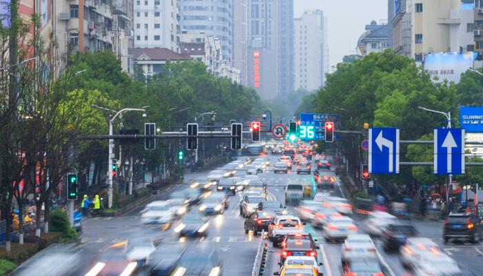 江苏未来三天雷雨活跃大风可达10级 南京今多云为主最高气温33℃