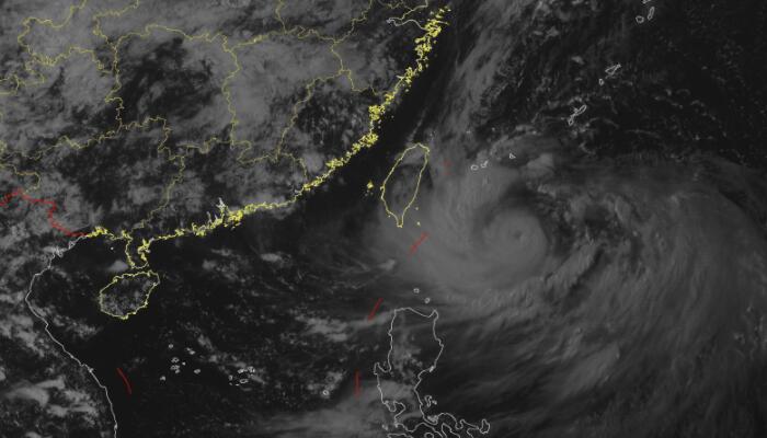 11号超强台风轩岚诺卫星云图（持续更新）：体型庞大风眼依然在