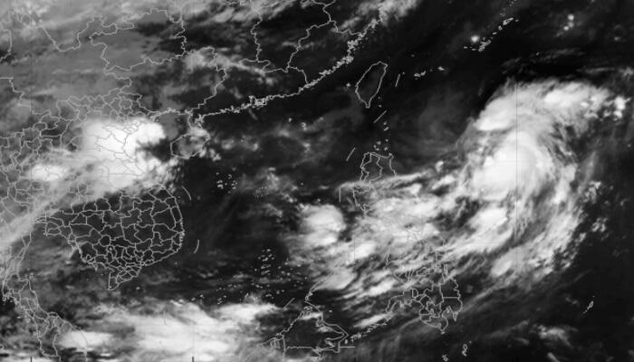 12号台风实时高清卫星云图更新： 云系比较散碎