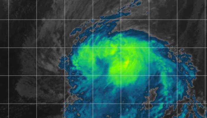 21号台风海棠最新消息卫星云图情况：云系不够均匀比较虚弱