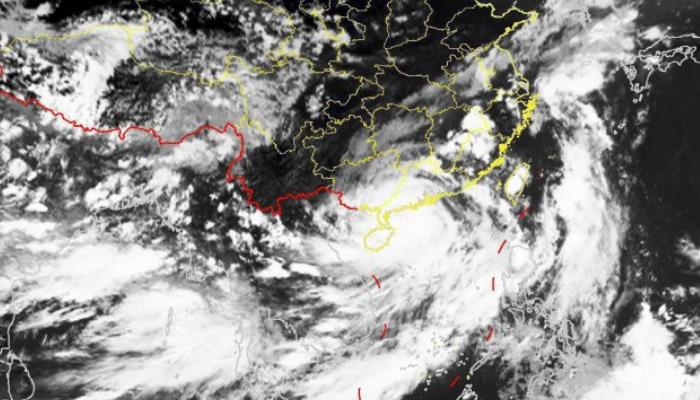 台风泰利来袭 广东多地遭遇列车效应暴雨持续