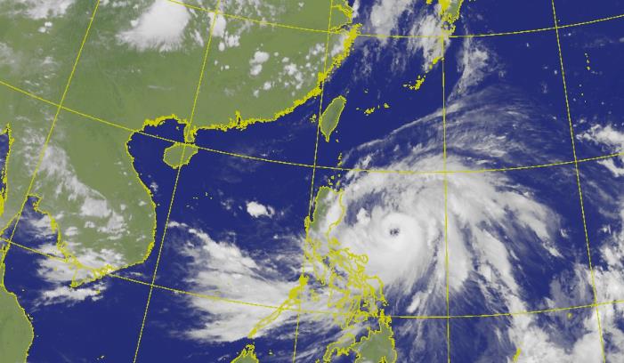 台风杜苏芮2023年7月24日最新卫星云图观测:台风眼逐渐清晰
