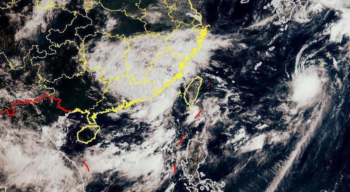今年十三号台风实时路径图卫星云图 台风“鸳鸯”向东北方向移动