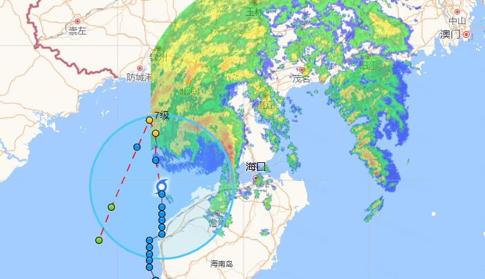 湛江市台风最新消息今天 湛江暴雨部分路段车泡水多处地面塌陷