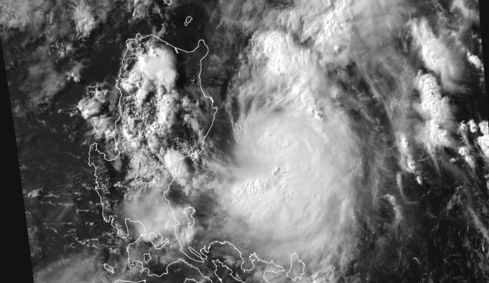 2024年第1号台风最新高清卫星云图分析：“艾云尼”风眼打开