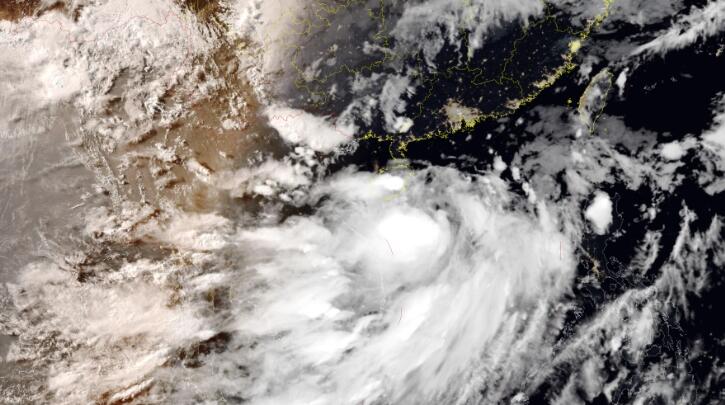 南海热带低压已经生成了 路径图显示预计明晚登陆广东
