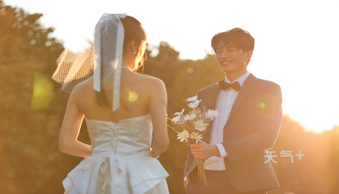 结婚纪念日简单一句话 有哪些简短结婚纪念日句子