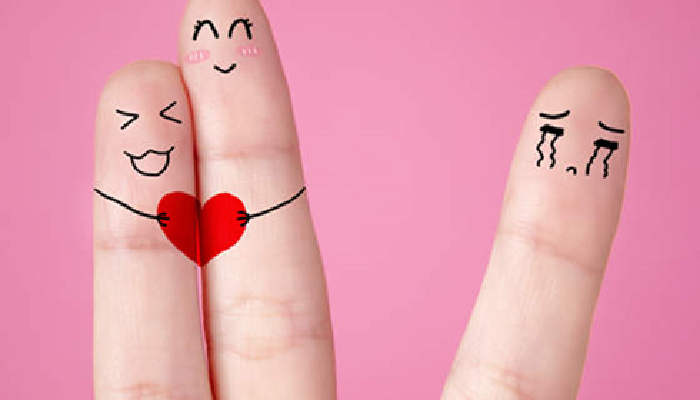 天蝎女故意躲你不理你 天蝎女刻意躲着你