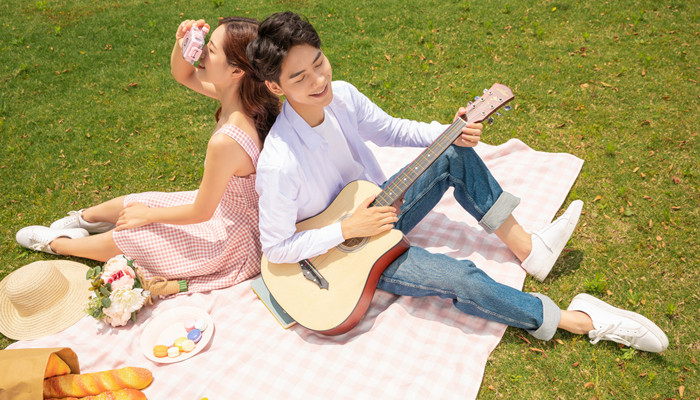 天蝎女还爱着前任的表现 天蝎座女生还爱前任的表现