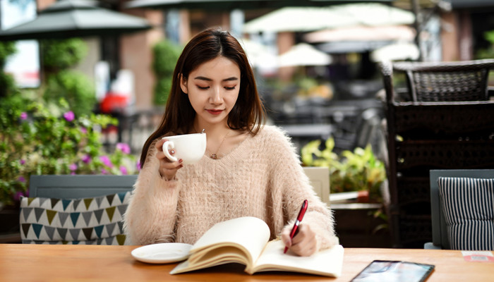 为什么巨蟹女让男人上瘾 巨蟹座女生会被男生喜欢吗