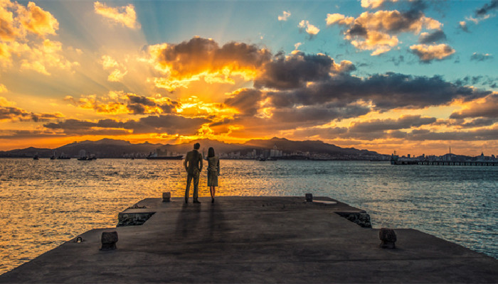 偏爱水瓶座的星座男 最宠水瓶女的星座