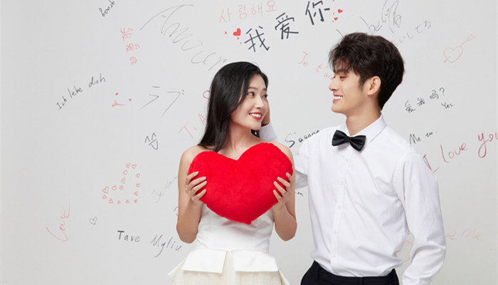 水瓶男和什么星座最配 和水瓶男最配的星座