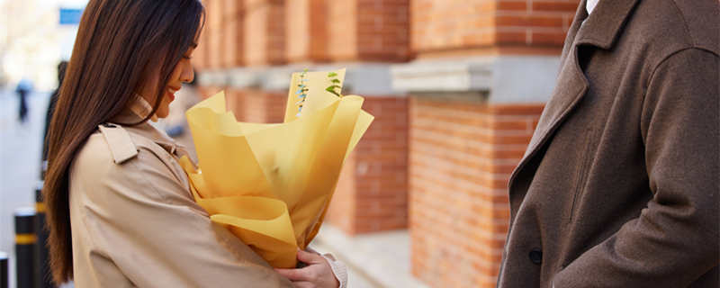 处座男喜欢你会盯着你看吗 处座男一直盯着你看说明什么