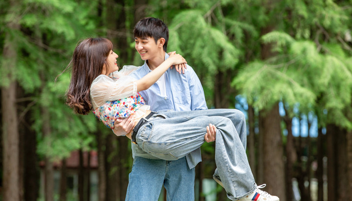 水瓶男喜欢高冷女还是热情女 水瓶男喜欢哪种类型的女孩