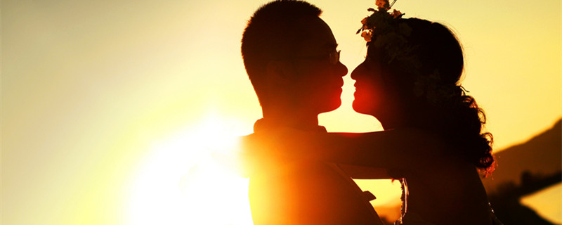 巨蟹男最容易一见钟情的星座 巨蟹座容易对哪个星座一见钟情