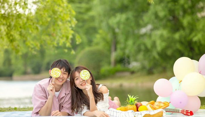和水瓶男最不配的星座女 哪个星座的女生和水瓶男最不配