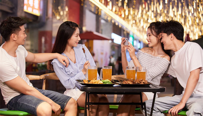 三招吃定狮子女 追到狮子女的方法