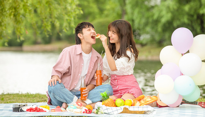 喜欢女友粘人的星座男 哪个星座的男生喜欢女友粘人