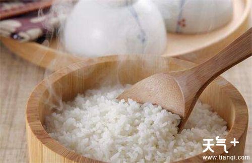 用电饭煲煮米饭放多少水?怎样煮米饭更好吃