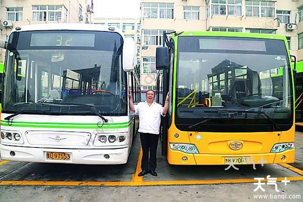 青島港國際客運站位於新疆路6號 交通:4路,209路在大港客運站下,隧道4