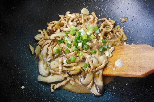 香菇炒肉的做法家常菜香菇炒肉怎麼做