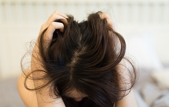 女人梦见掉一绺头发是什么意思 女人梦到掉一绺头发有什么预兆