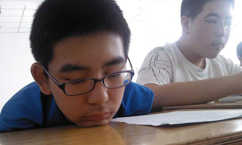 青少年长期熬夜的危害 中学生睡眠不足的危害