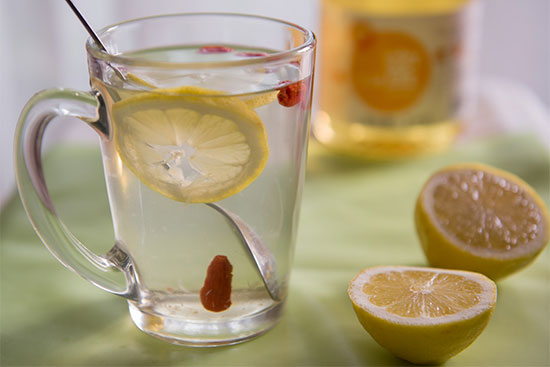 蜂蜜柠檬水的功效 喝蜂蜜柠檬水有啥好处