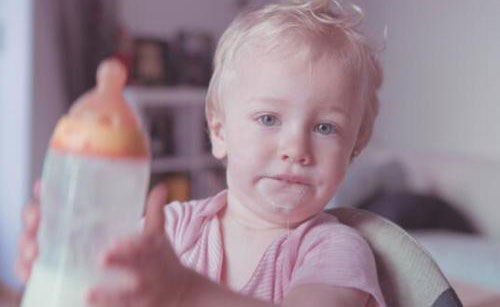 宝宝不喝奶粉怎么办 宝宝喝奶粉的注意事项