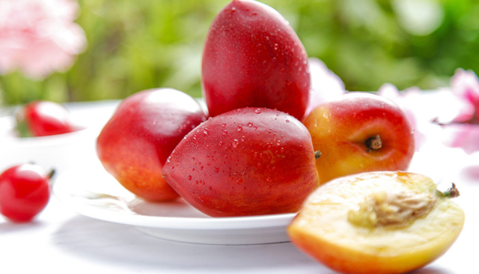 油桃里面是什么颜色 油桃怎么挑选才好吃