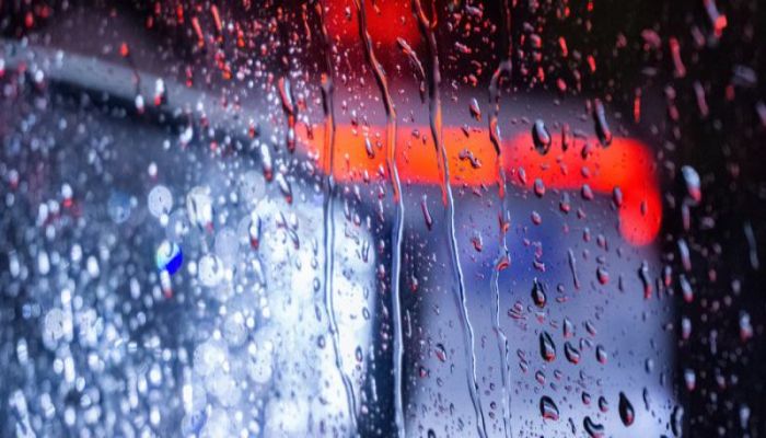 700-400 摄图网_501665631_wx_暴雨车窗上的雨滴（非企业商用）.jpg