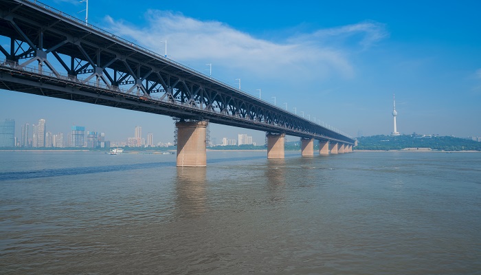 长江汇入的是什么海 长江的发源地和终点在哪里