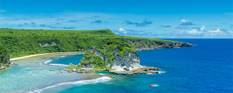拔摩岛又译帕特莫斯岛,是希腊在爱琴海的小岛,位于伊卡利亚岛东南方