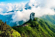 中国最惊险的房子，建在2494米的悬崖之顶，游人不断！