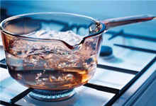 开水烧开后多久不能喝，开水反复加热有什么危害？