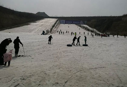 齐陵蓝溪国际滑雪场