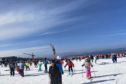 鳌山度假区滑雪场