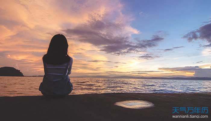 恋爱中的人梦见看海,说明双方个性保守固执,宜互相了解;   4.