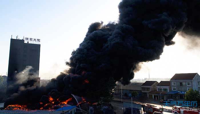 梦见自己家的房子着火了什么意思 梦见自己家的房子着火了有什么征兆