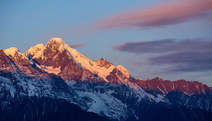 珠穆朗玛峰是哪个国家的 珠穆朗玛峰海拔有多高