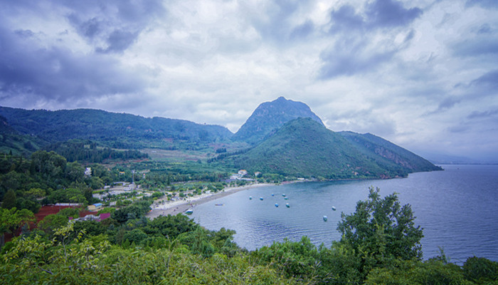 樱花谷悦椿酒店旁边的樱花谷坐落于抚仙湖东北岸,距澄江县县城15公里