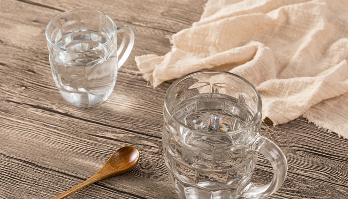 塑料杯子喝冷水有害吗