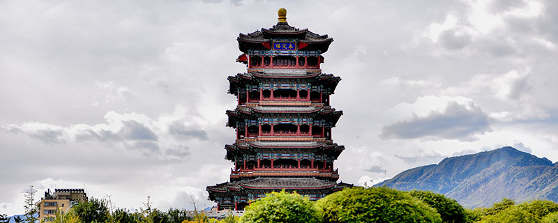 永定楼平面形状为十字形,整体高62米,台基高12米