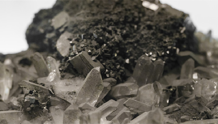 石英是晶体还是非晶体 石英是什么