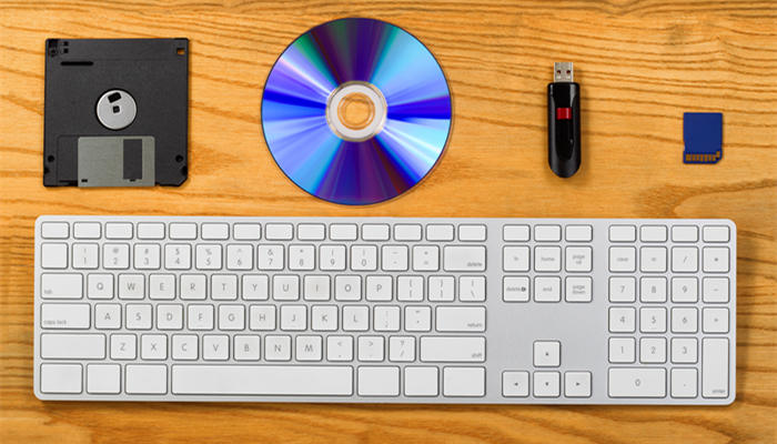 软盘 键盘 u盘700.jpg