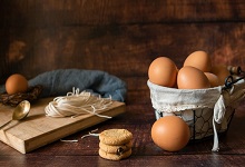 一个鸡蛋多重 鸡蛋常温下能保存多久