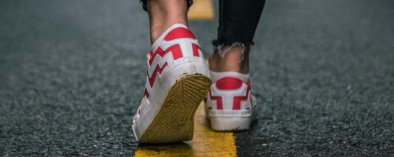 梦见自己脚踩到屎什么意思梦见自己脚踩到屎预示什么