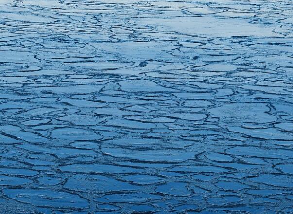 沈阳河面旋转冰圈是怎么回事 沈阳河面为什么会出现旋转冰圈